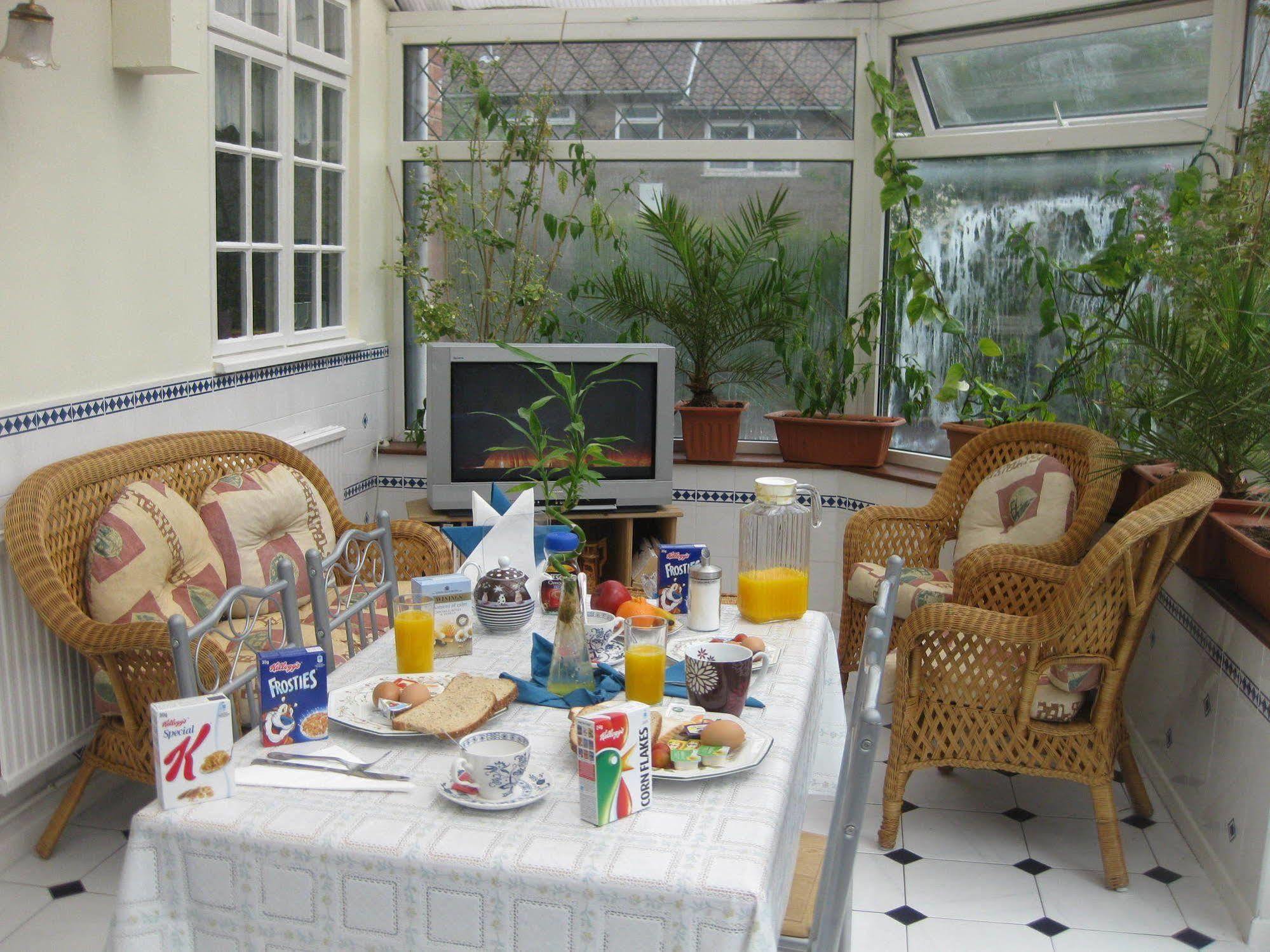 The Handforth Lodge Bagian luar foto
